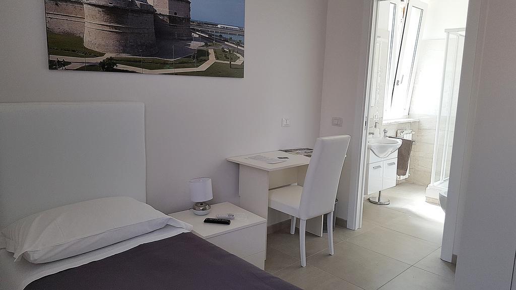 Quattro Stelle Al Porto Guest House Civitavecchia Exterior photo