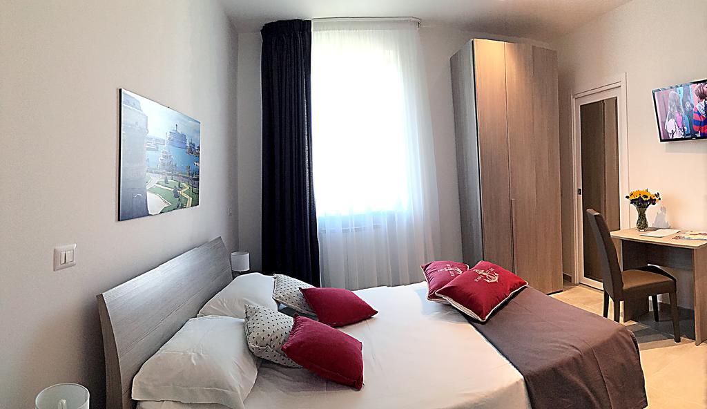 Quattro Stelle Al Porto Guest House Civitavecchia Exterior photo
